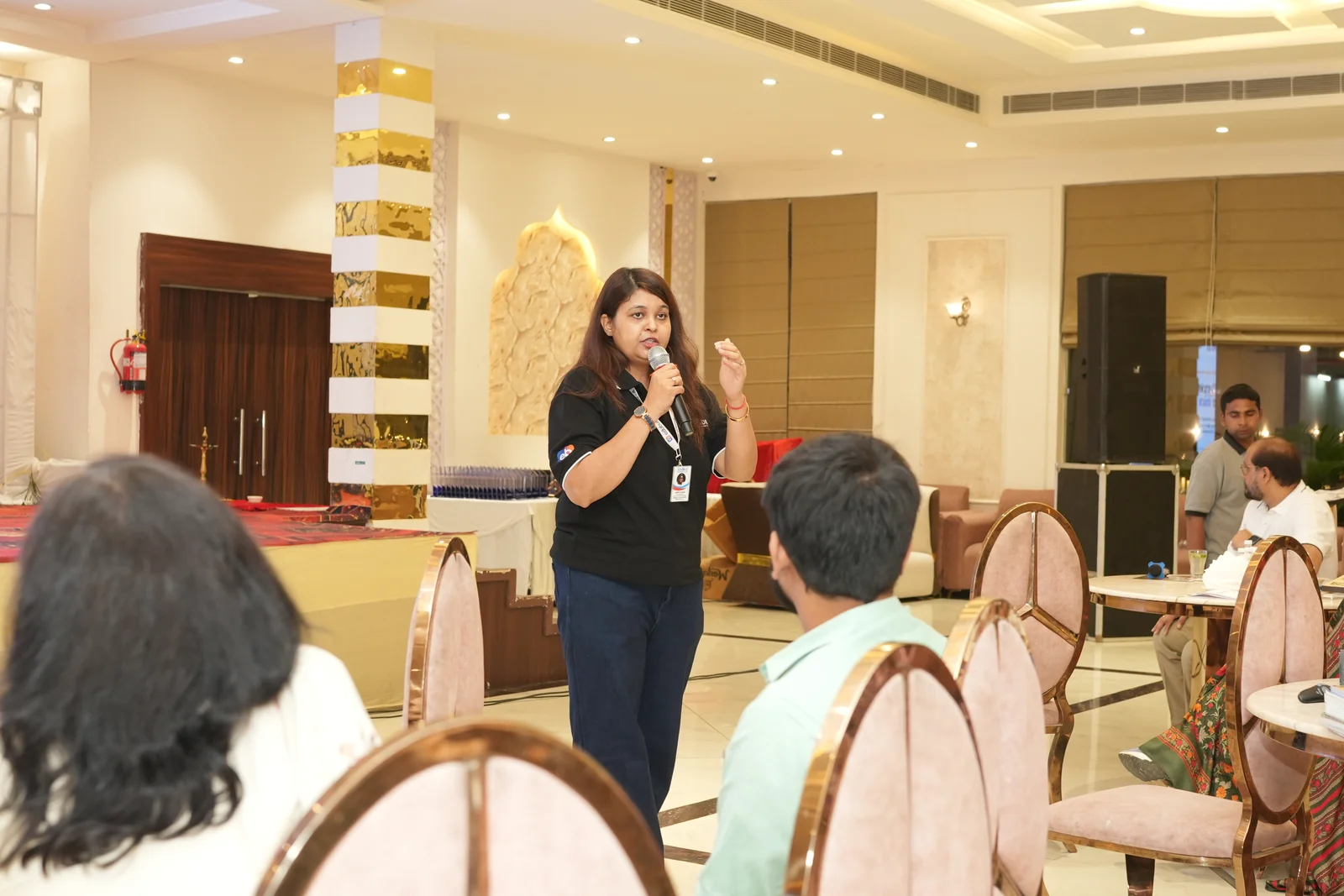 Edubull academic trainer presenting interactive panel pedagogy to school directors